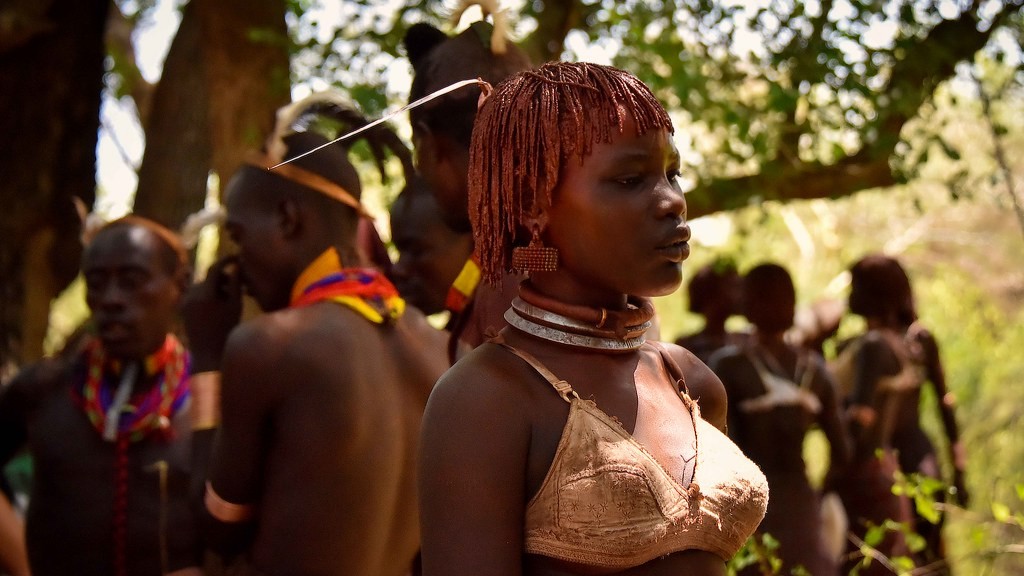 Które plemiona afrykańskie nie noszą żadnych ubrań